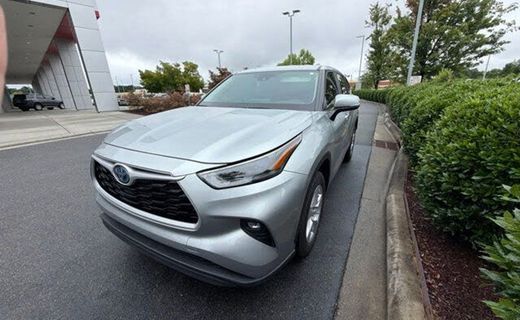 2024 Toyota Highlander LE