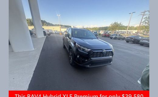 2023 Toyota RAV4 XLE Premium