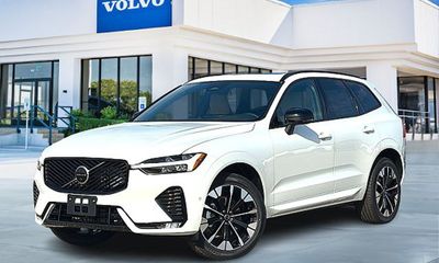 2026 Volvo XC60 Plus Dark