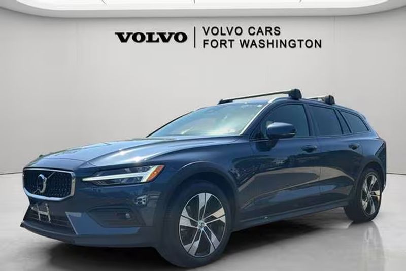 2025 Volvo V60 Cross Country — a typically priced live listing