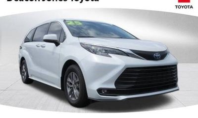 2025 Toyota Sienna XLE