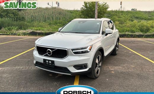 2022 Volvo XC40 Momentum