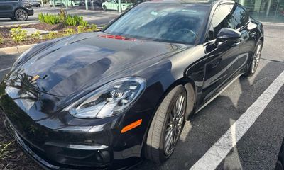 2023 Porsche Panamera 4 Platinum