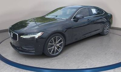 2018 Volvo S90 Momentum