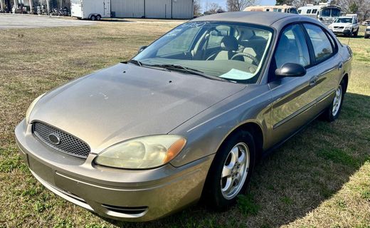 2005 Ford Taurus SE