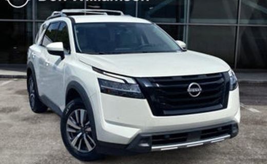 2022 Nissan Pathfinder SV