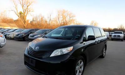2012 Toyota Sienna Base 7 Passenger