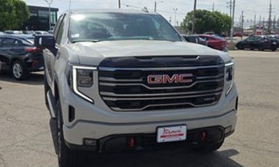 2026 GMC Sierra SLT