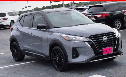 2021 Nissan Kicks SR