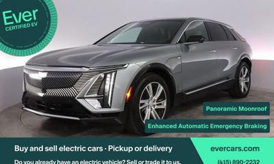 2024 Cadillac Lyriq Tech 1