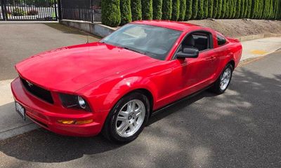 2007 Ford Mustang Deluxe