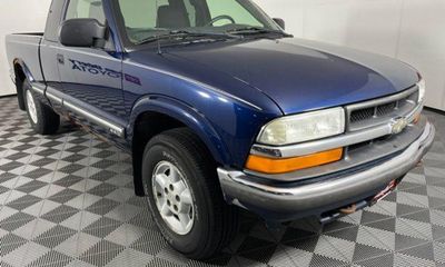 2003 Chevrolet S-10 Pickup LS