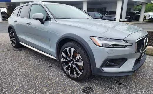 2025 Volvo V60CC Ultra