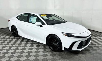 2025 Toyota Camry SE