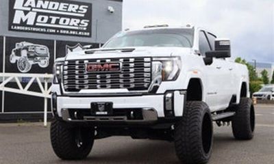 2025 GMC Sierra HD Denali