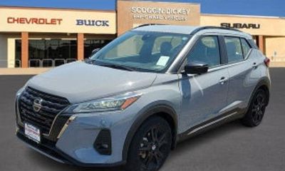 2022 Nissan Kicks SR