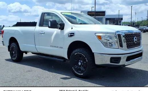 2017 Nissan Titan SV