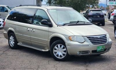 2005 Chrysler Town AND Country Touring