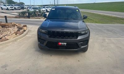 2023 Jeep Grand Cherokee Laredo Altitude