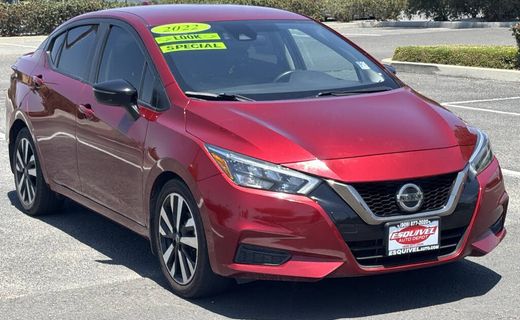 2022 Nissan Versa SR