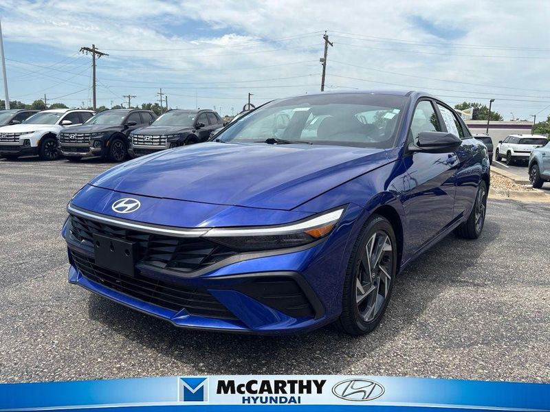 2025 Hyundai Elantra — a typically priced live listing