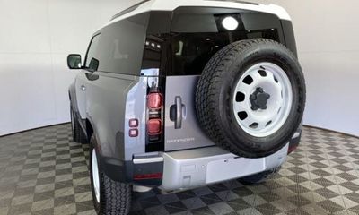 2022 Land Rover Defender 90 S
