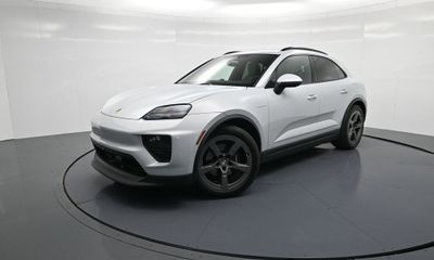 2026 Porsche Macan 4