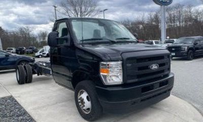 2027 Ford E-450 Base