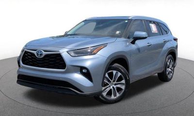 2023 Toyota Highlander LE L Limited