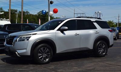 2022 Nissan Pathfinder SV
