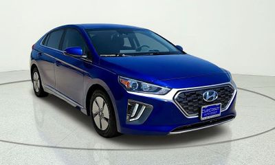 2022 Hyundai Ioniq SE