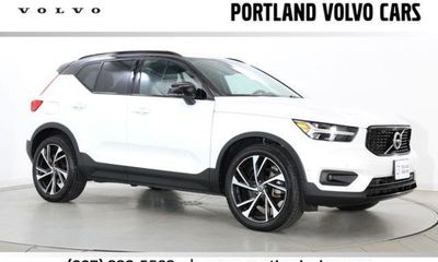 2022 Volvo XC40 R Design