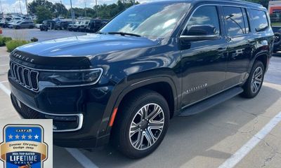 2023 Jeep Wagoneer Base