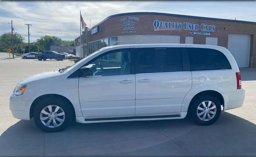 2010 Chrysler Town AND Country RT