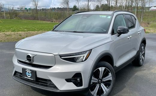 2023 Volvo XC40 Plus Dark