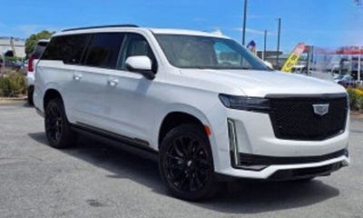 2023 Cadillac Escalade ESV Premium Luxury