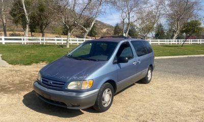 2003 Toyota Sienna LE