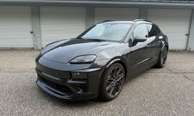 2025 Porsche Macan Turbo Electric