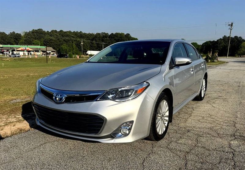 2014 Toyota Avalon — a typically priced live listing