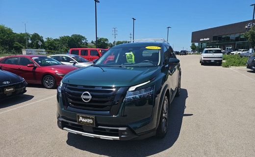 2023 Nissan Pathfinder SL