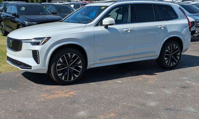 2026 Volvo XC90 Ultra Bright