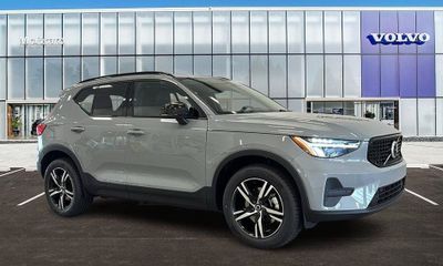 2026 Volvo XC40 Core