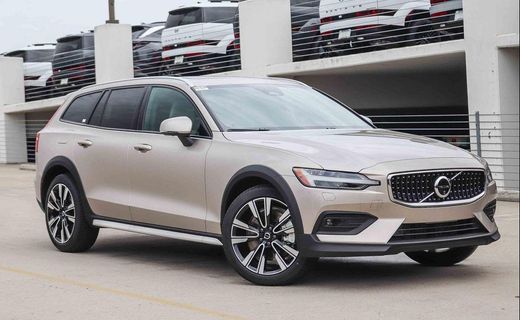 2026 Volvo V60CC Ultra