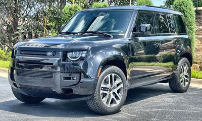 2026 Land Rover Defender 110 SE