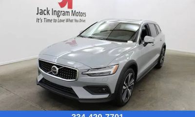 2026 Volvo V60CC Plus