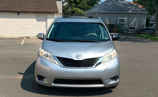 2011 Toyota Sienna LE