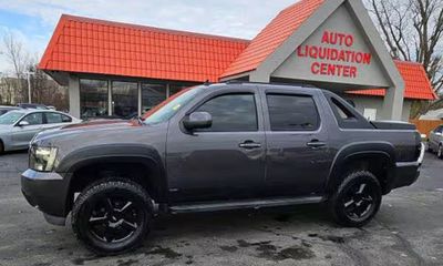 2011 Chevrolet Avalanche LS