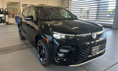 2025 Volkswagen Tiguan 4Motion SEL R
