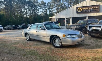 2000 Lincoln Town CAR Executive