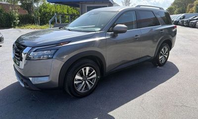 2025 Nissan Pathfinder SL